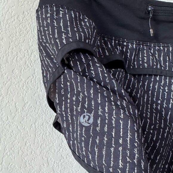 Lululemon Speed Up Shorts 2.5” Low-Rise Sz 8 Manifesto Script Print Running Gym - Picture 3 of 4
